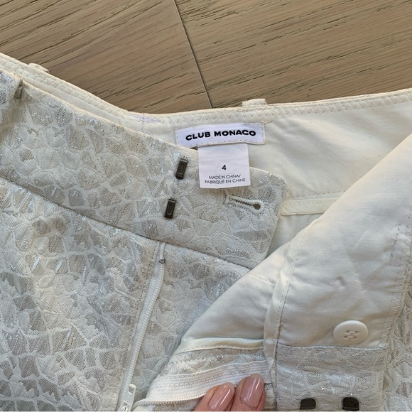 Club Monaco fitted shorts - Picture 8 of 9